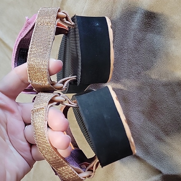 Teva Multicolor Midform Universal Metallic Shiny Strappy Sandals Youth Size 12 - Picture 13 of 13